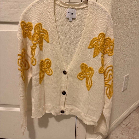 Closet Clearance ! - Picture 5 of 16